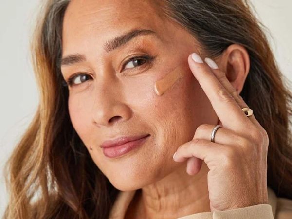 Applying foundation with fingertips