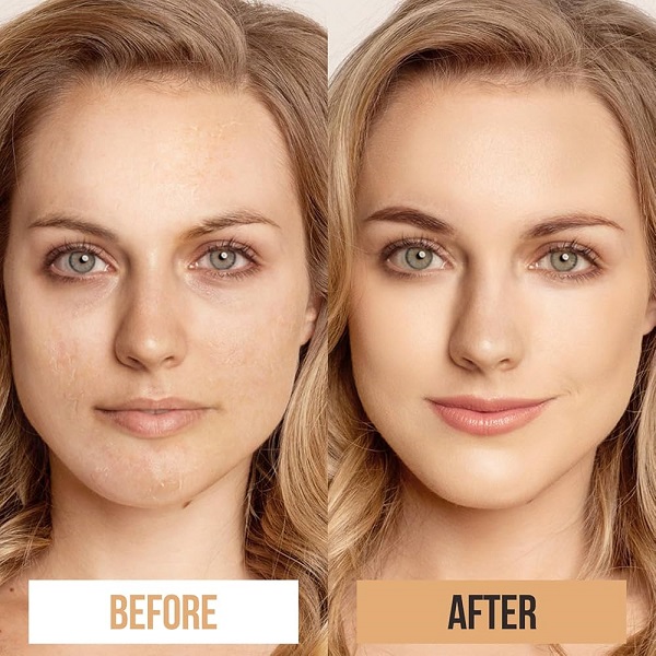 Applying Aavikuk Cushion Foundation with puff